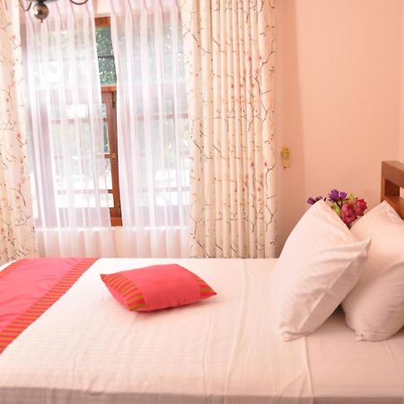 Sobaya Hotel Kandy Esterno foto