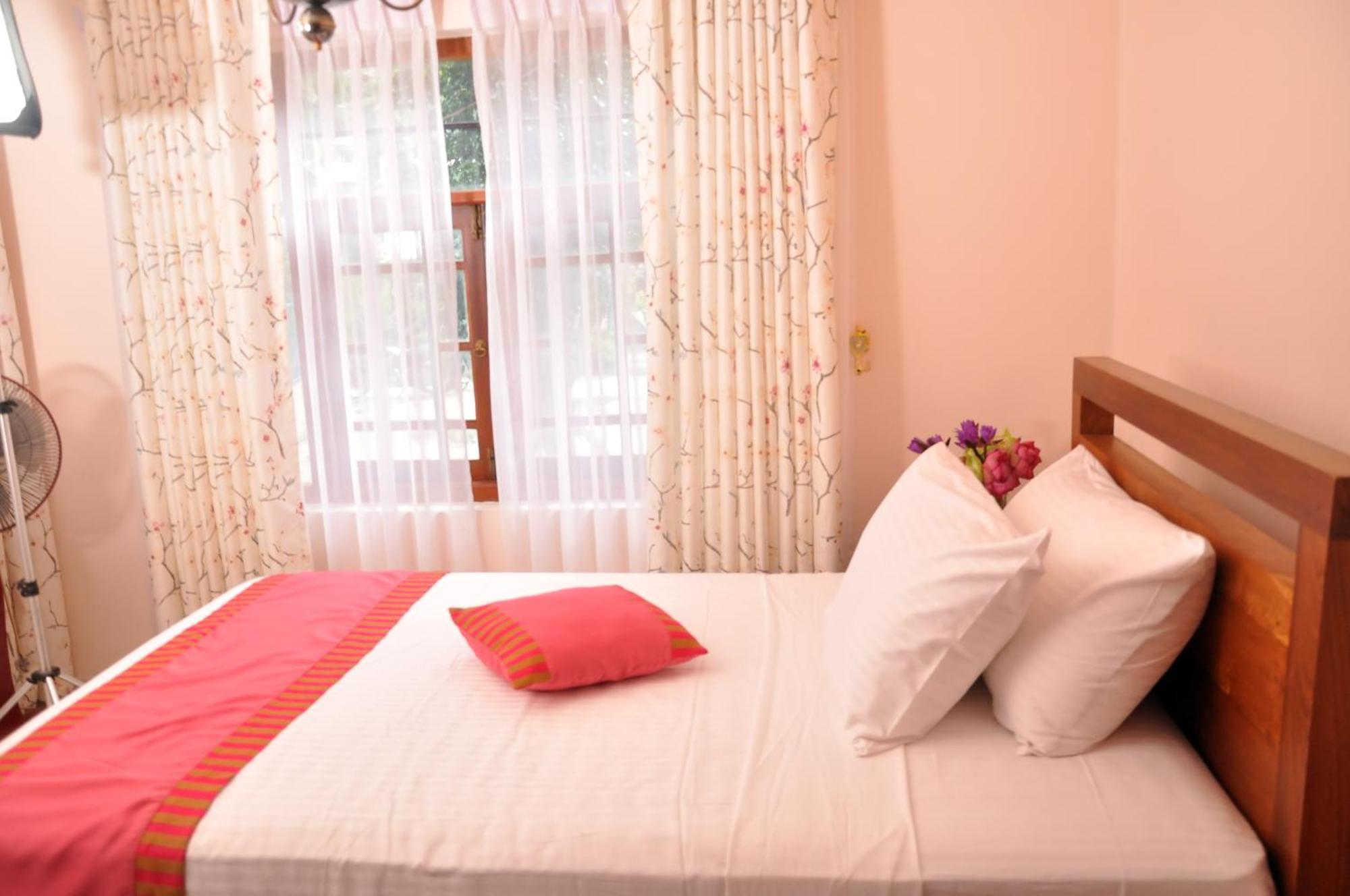 Sobaya Hotel Kandy Esterno foto