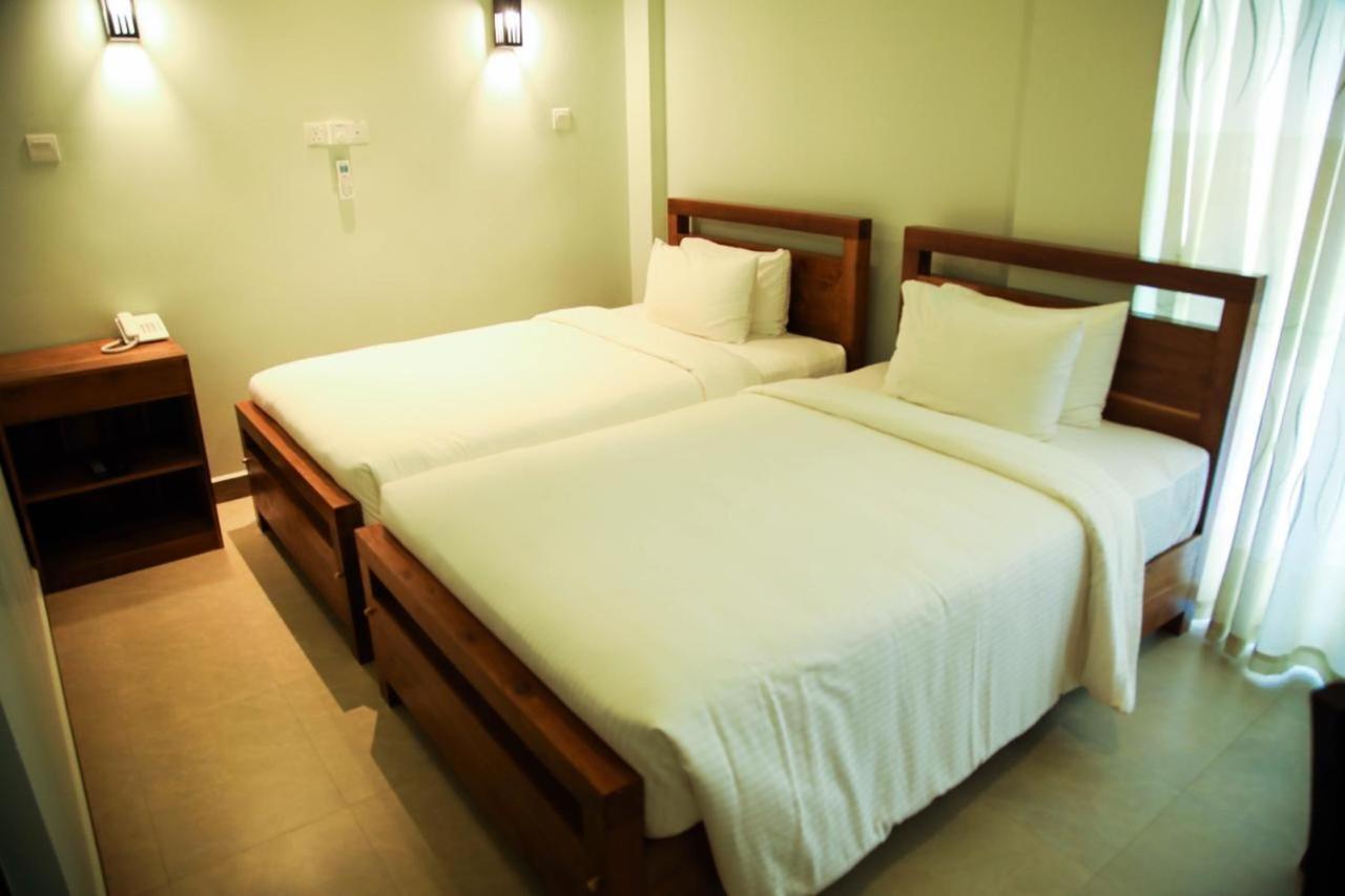 Sobaya Hotel Kandy Esterno foto