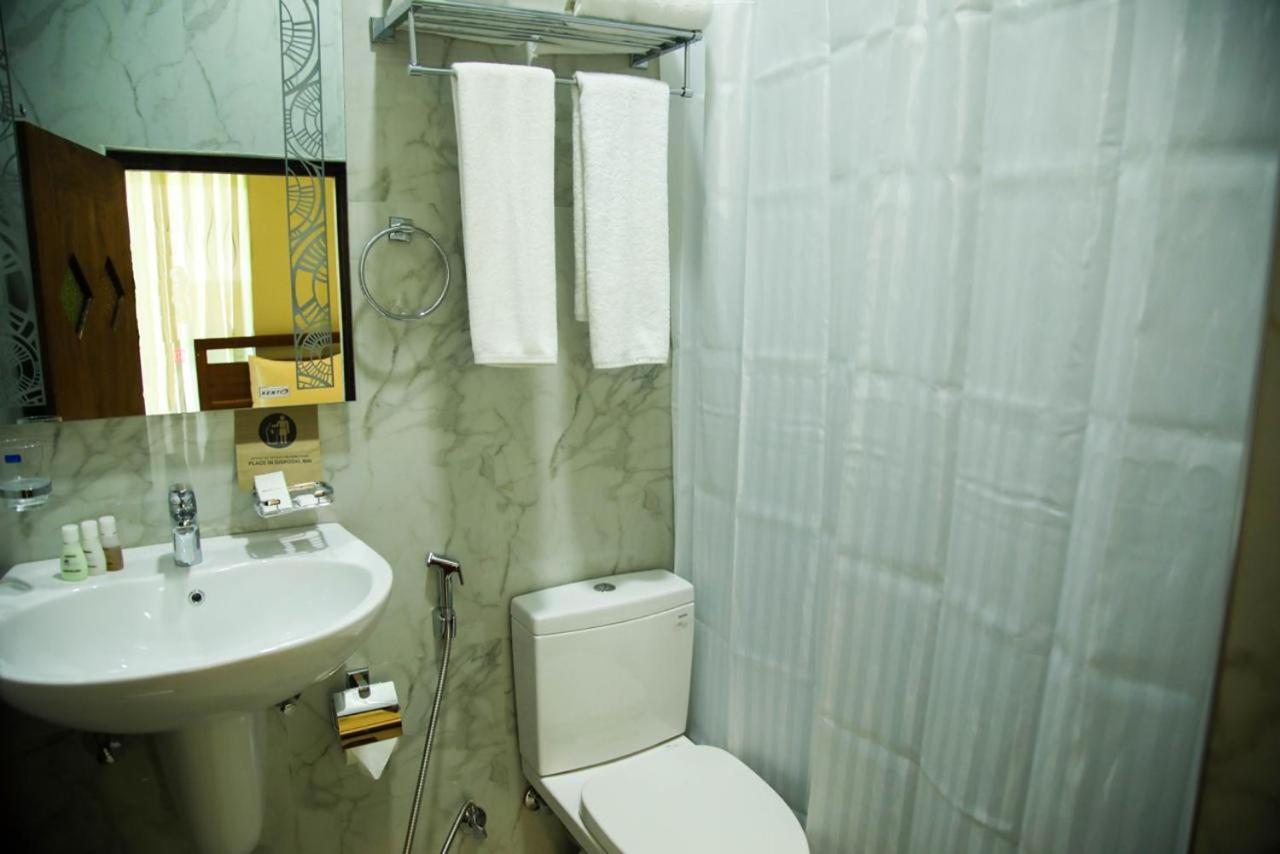 Sobaya Hotel Kandy Esterno foto