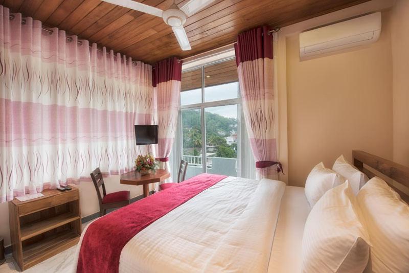 Sobaya Hotel Kandy Esterno foto