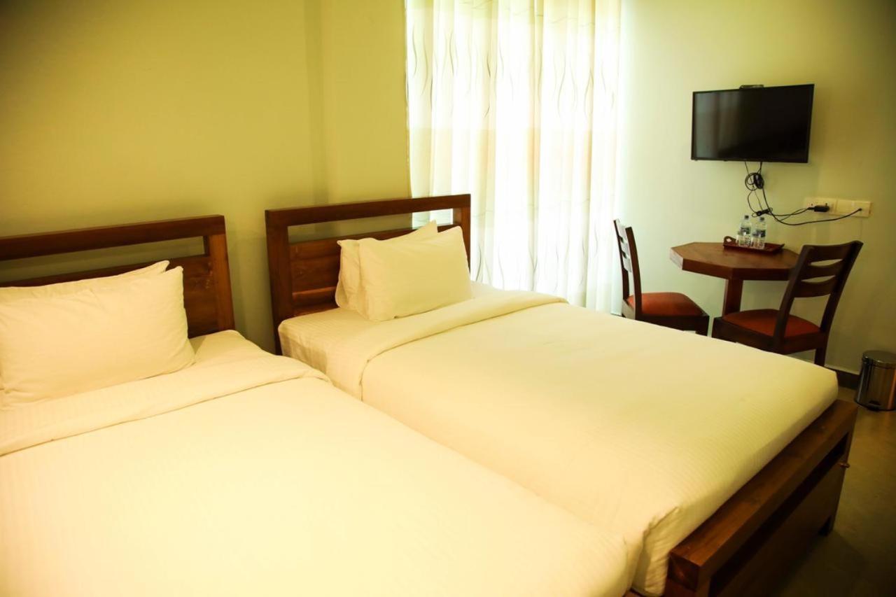 Sobaya Hotel Kandy Esterno foto