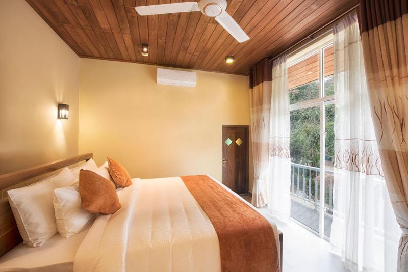 Sobaya Hotel Kandy Esterno foto